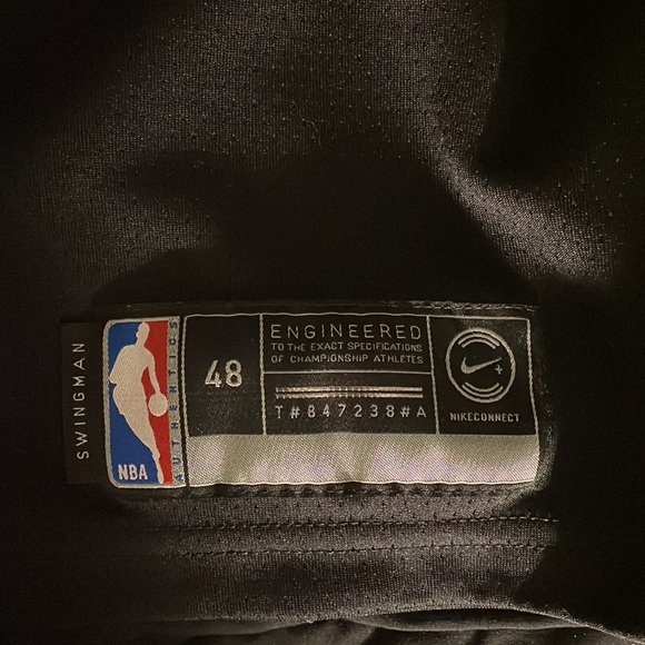 Nike Celtics Kyrie Irving Jersey size Large. Pet and smoke free home. Used 2-3x - Picture 3 of 4